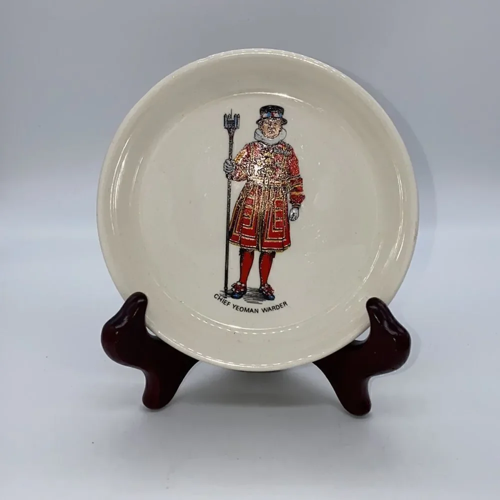Lot 2 Souvenir Miniature Plates from London